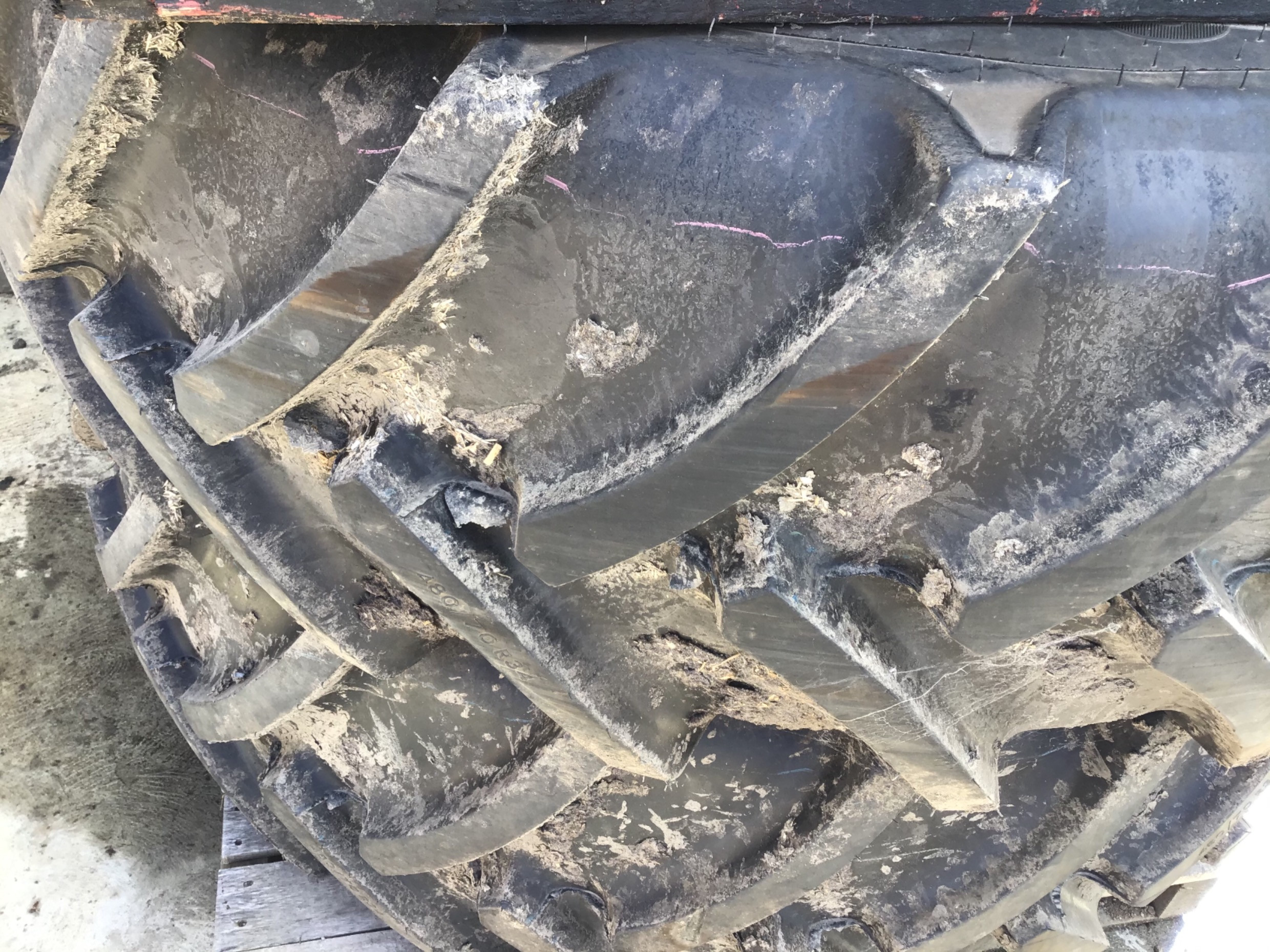 TRACTOR TYRES  TRACTOR TYRES  SOM-102403