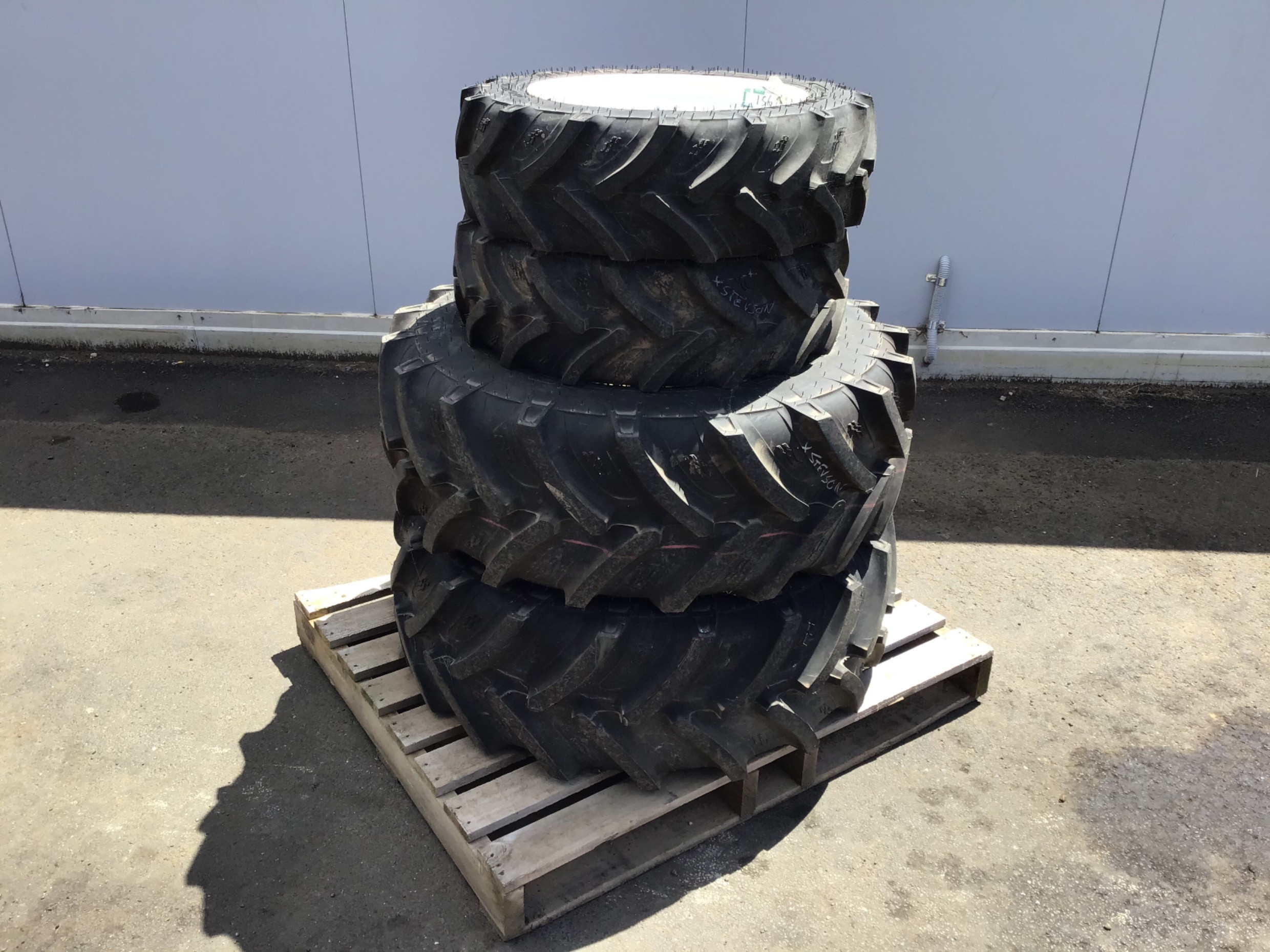 TRACTOR TYRES  TRACTOR TYRES  SOM-102180