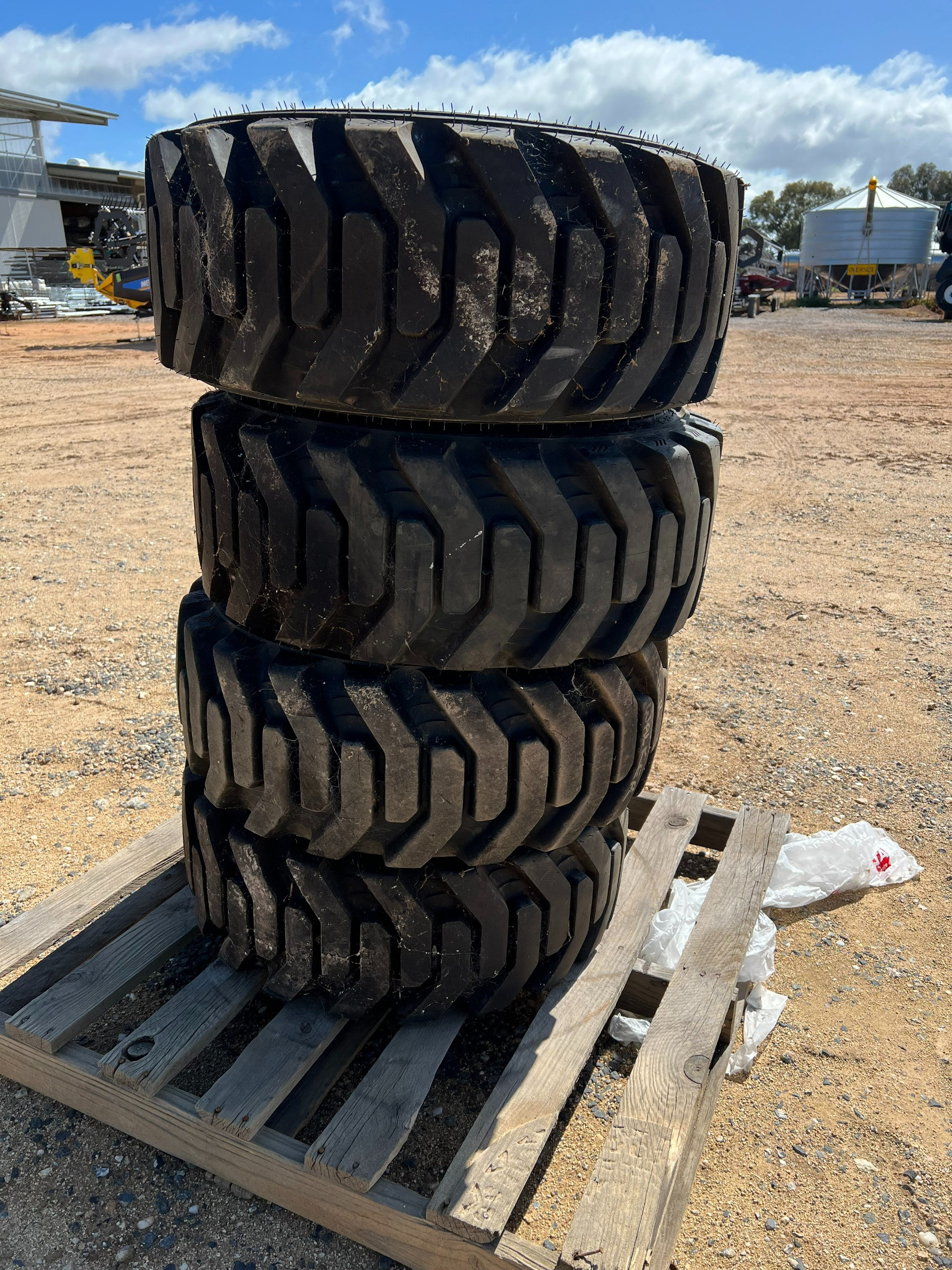 Other 12 x 16.5 tyres 3100368